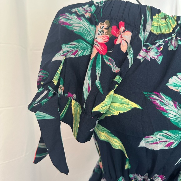 Dress with floral print size medium - Picture 2 of 5